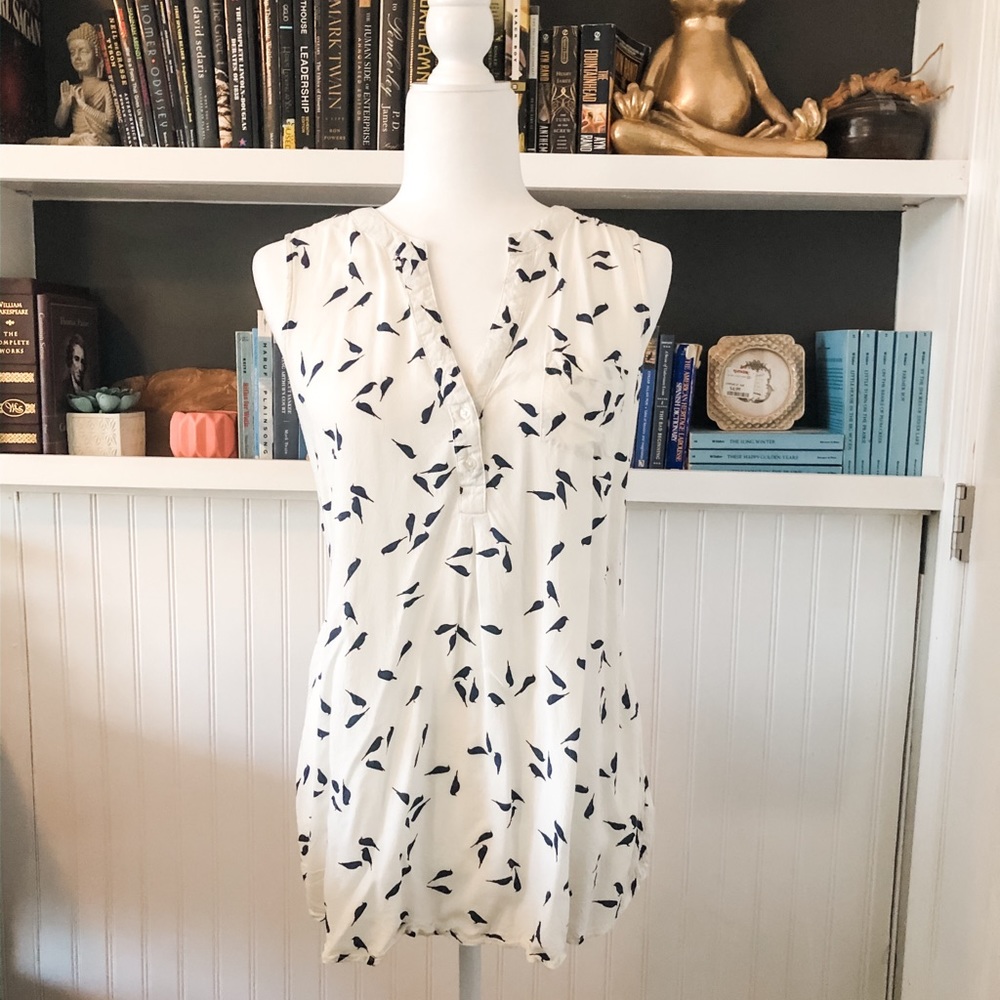 🌺 Old Navy Maternity Blouse